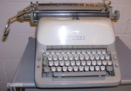 Schreibmaschine 49233a60