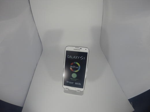 Samsung galaxy s5 white front